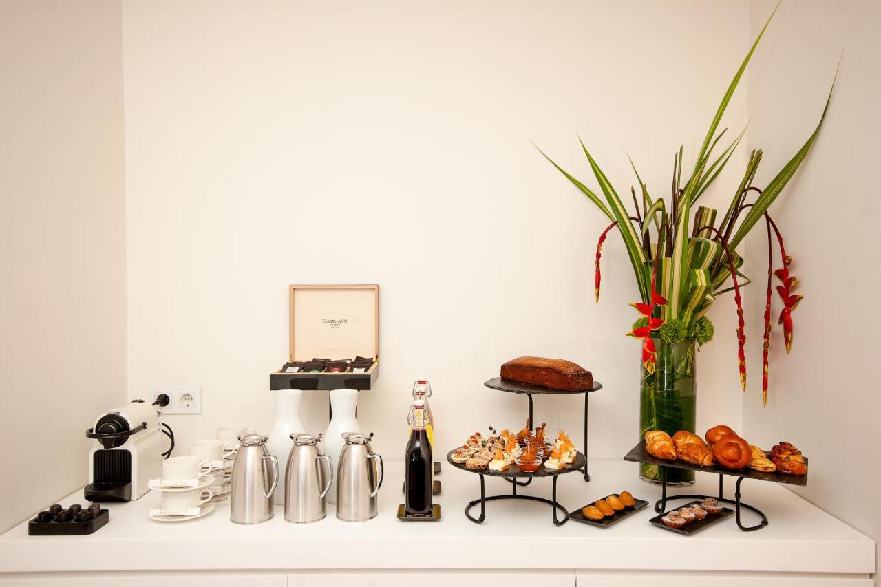 Noom Hotel Abidjan Plateau 外观 照片 A coffee break