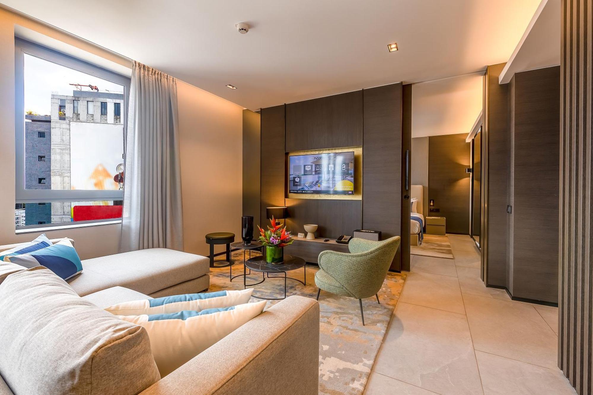 Noom Hotel Abidjan Plateau 外观 照片 The living room of a suite at the Mandarin Oriental