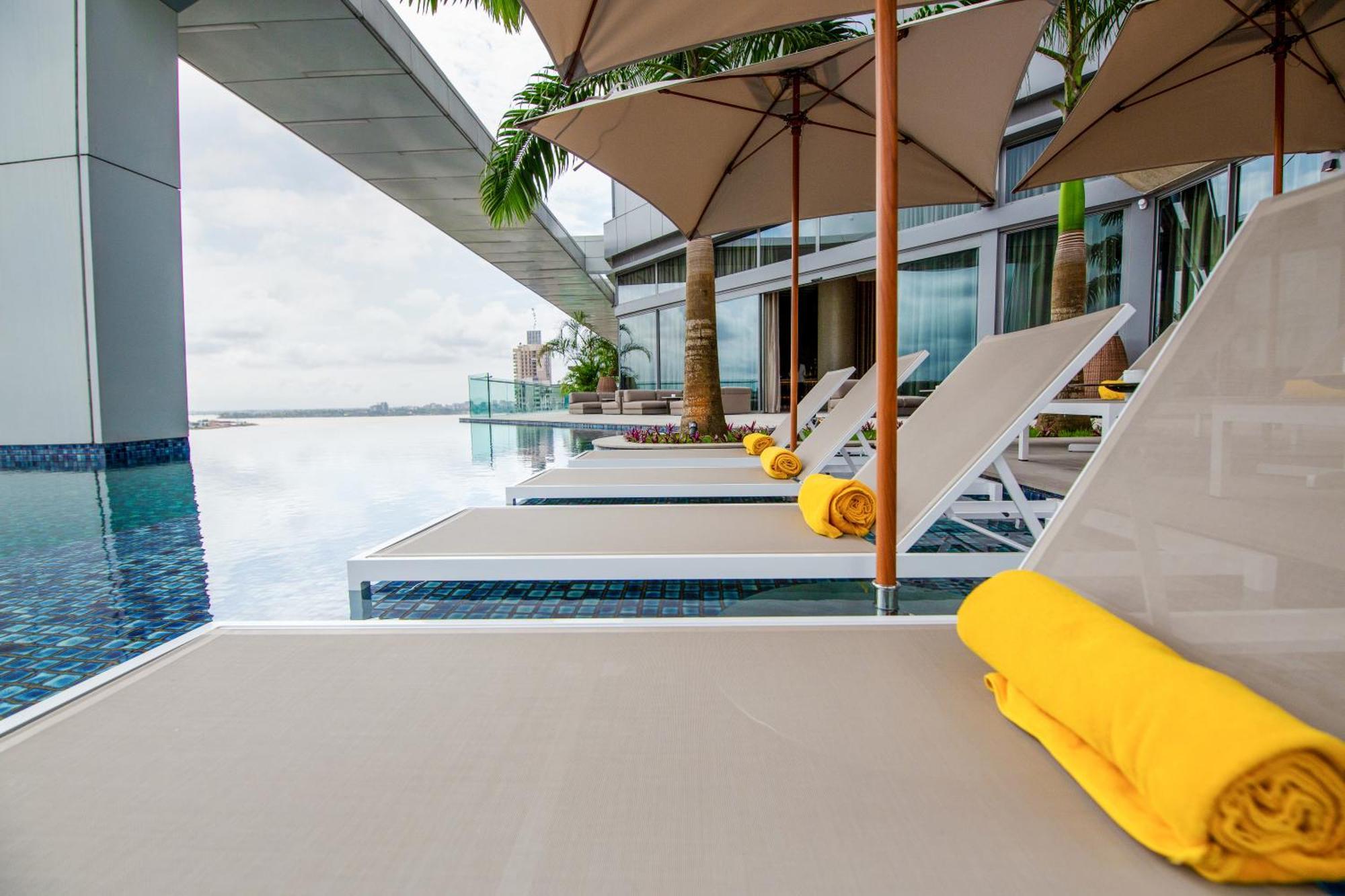 Noom Hotel Abidjan Plateau 外观 照片 The swimming pool at the hotel